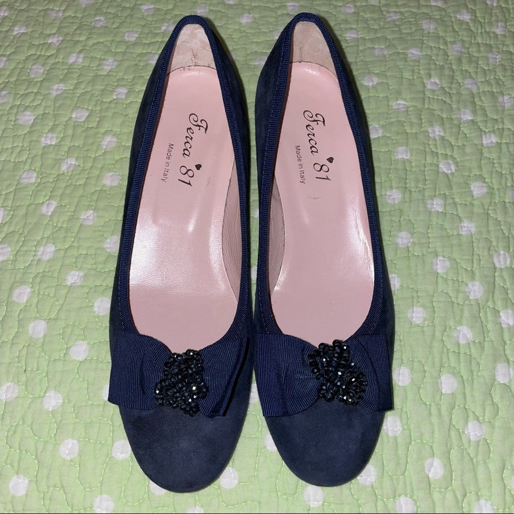 Ferca 81 suede navy flat heels